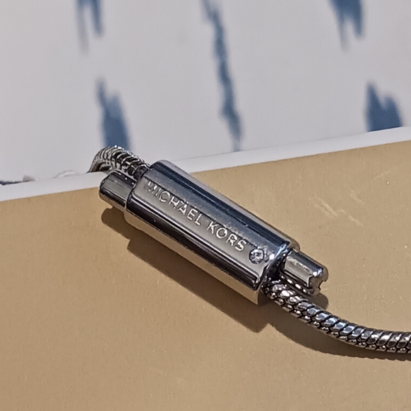 NWT! MICHAEL KORS HEART BRACELET - Picture 10 of 11